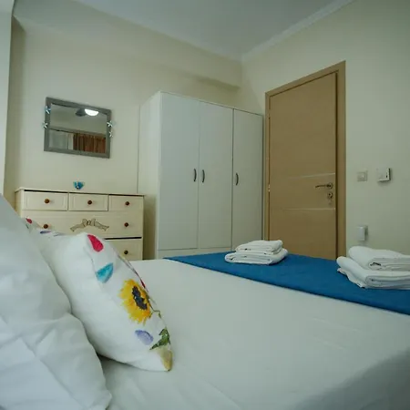 Fotis Brand New At The Centre Town Apartment *